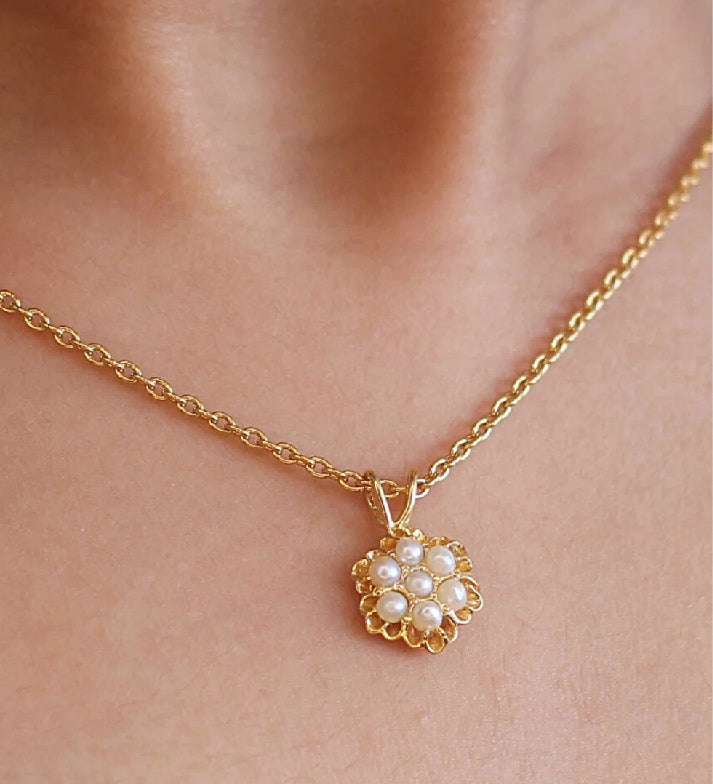 Dainty Pearl Flower Pendant Necklace – 18K Gold Plated 925 Sterling Silver – Minimalist Floral Jewelry