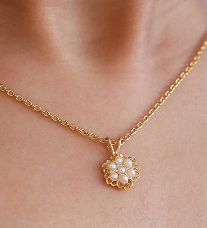 Dainty Pearl Flower Pendant Necklace – 18K Gold Plated 925 Sterling Silver – Minimalist Floral Jewelry